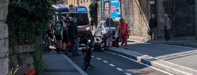 Tg Prealpina - Ciclisti contro transenna, due all’ospedale