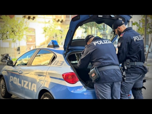 Schiacciato da un muletto in un'azienda di logistica, morto operaio