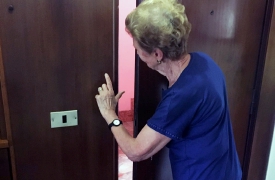 Finto prete deruba un'anziana: è allerta truffe porta a porta