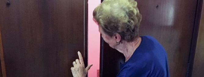 Finto prete deruba un'anziana: è allerta truffe porta a porta