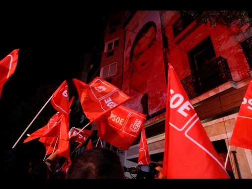 Media, 'Guardia Civil nella sede centrale del Partito Socialista a Madrid'