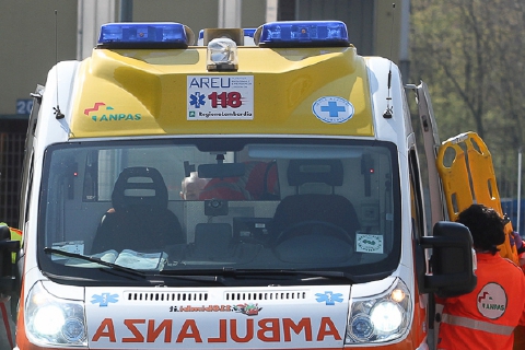 Arresto cardiaco mentre s’allena in palestra: salvato col defibrillatore