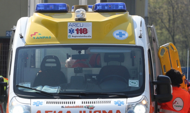 Arresto cardiaco mentre s’allena in palestra: salvato col defibrillatore