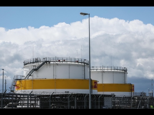 Petrolio in rialzo coi venti di guerra, Brent a 96,9 dollari, +2,76%
