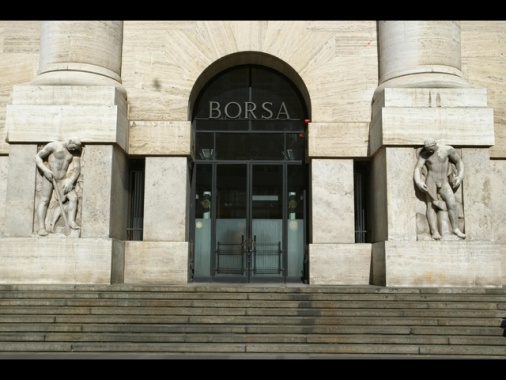 Borsa: Milano apre a -0,35% con Generali, Fineco, Mediolanum