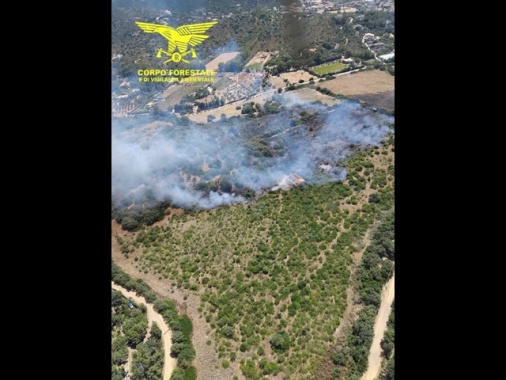 Vasto rogo nel Cagliaritano, elicotteri in volo e case evacuate