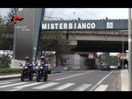 Picchia violentemente la moglie durante lite, donna è gravissima