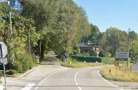 Scontro con un’auto, vola dalla moto