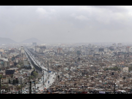 Afghanistan, 13 morti in raid aerei pakistani al confine