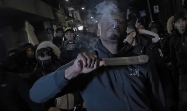 Un’immagine del videoclip girato in via Como il 22 gennaio e finito agli atti dell’inchiesta dei carabinieri 