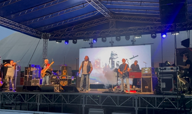 I Nomadi a Fagnano: musica e pace