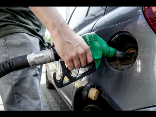 Mimit, anche il diesel torna sotto i 2 euro, a 1,998 euro al litro