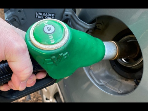Il Brent scende sotto 80 dollari, prima volta in tre mesi