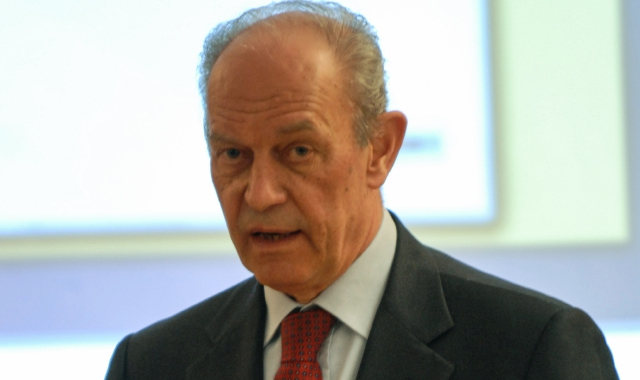 Busto: Angelo Carenzi cittadino benemerito