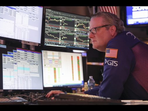 Wall Street attende la Fed, Dj +0,32%, Nasdaq +0,19%