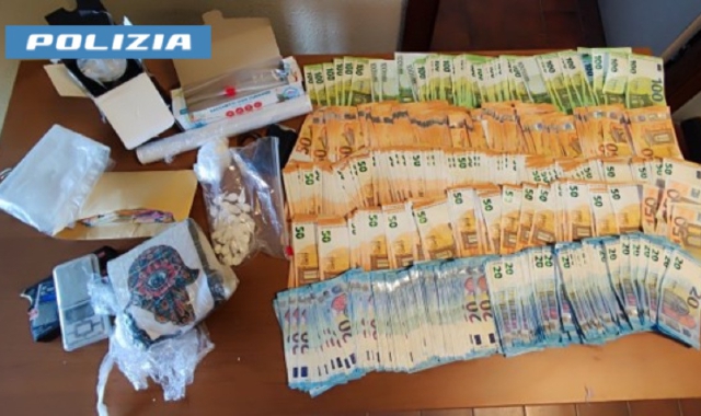 Fermato per controlli, in casa ha mezzo chilo di cocaina